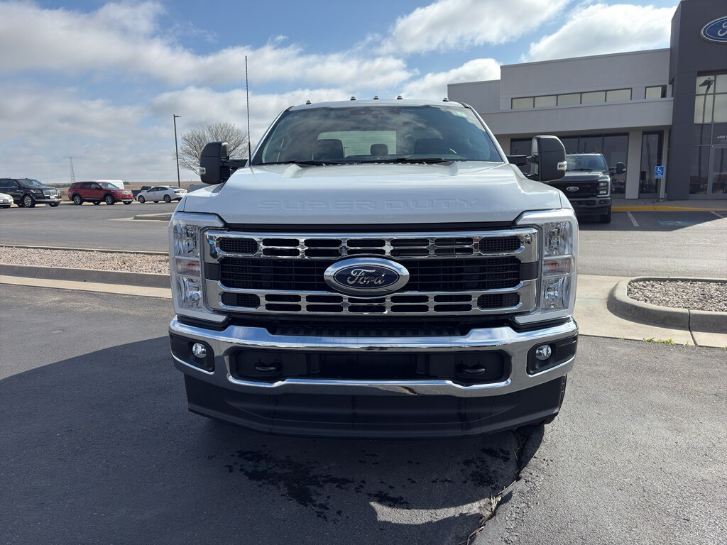 2026 Ford F-350 Super Duty Chassis Cab XLT - Photo 19