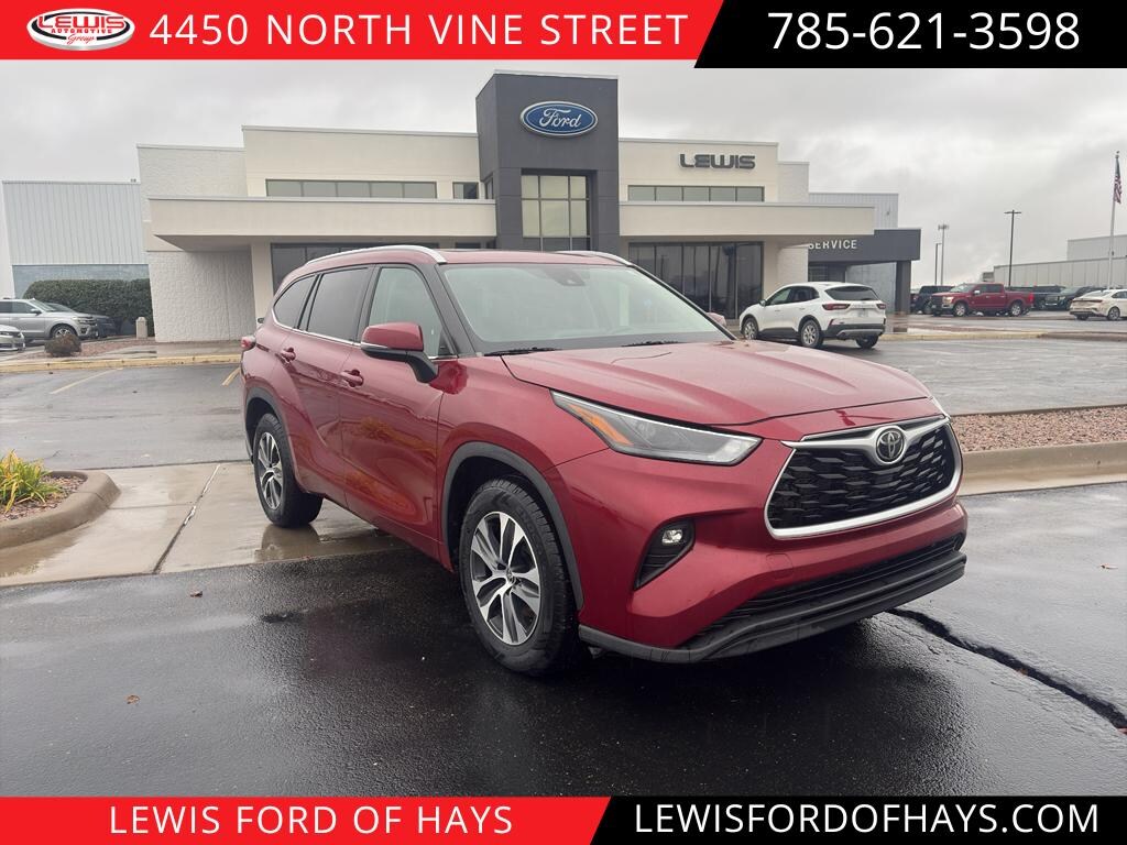 Used 2022 Toyota Highlander XLE Sport Utility