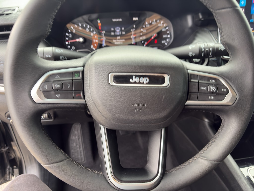 Used 2025 Jeep Compass Latitude SUV