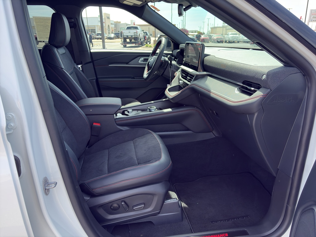 2026 Ford Explorer ST - Photo 18