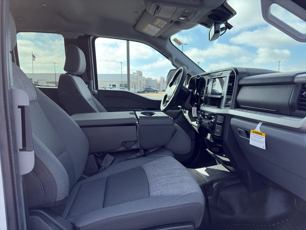2026 Ford F-350 Super Duty Chassis Cab XLT - Photo 16