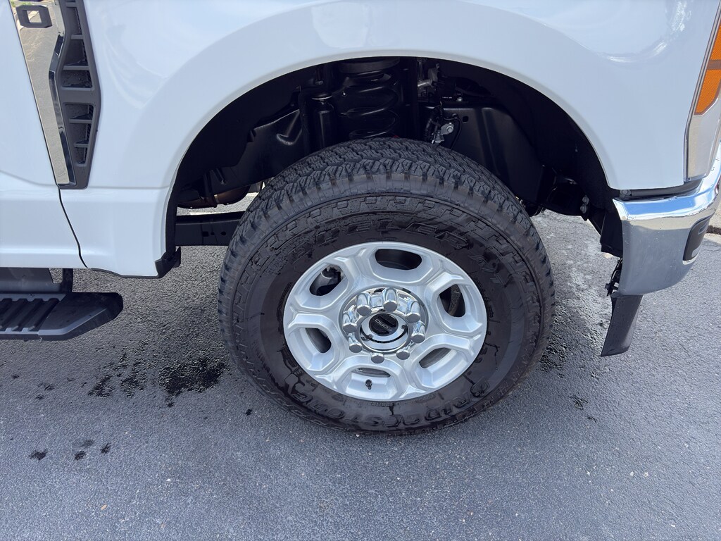 2026 Ford F-350 Super Duty Chassis Cab XLT - Photo 18