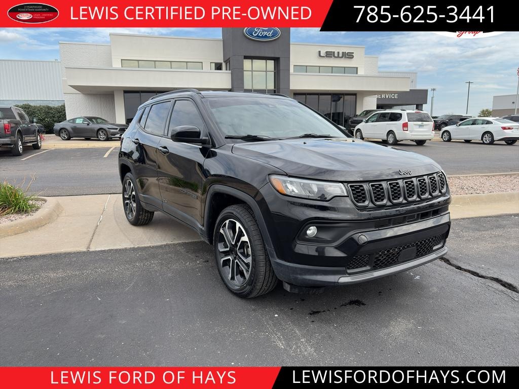 Used 2025 Jeep Compass Latitude SUV