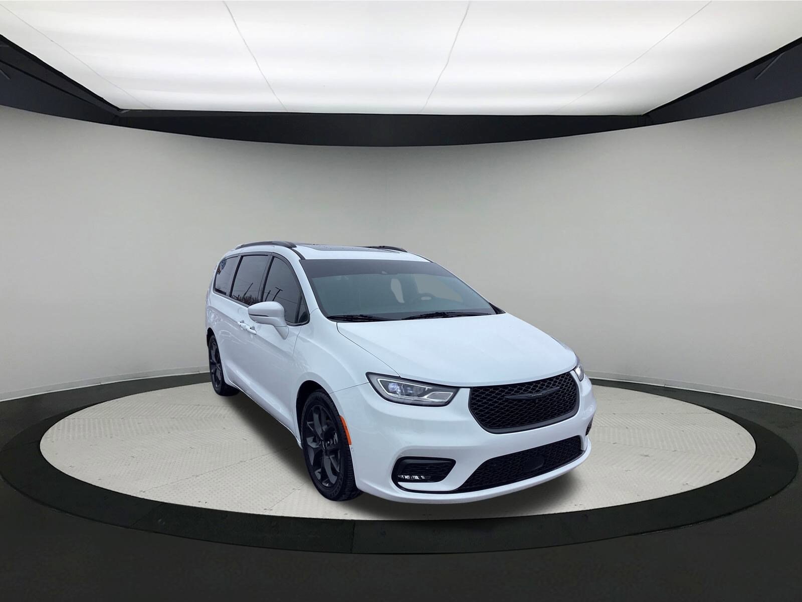 2022 Chrysler Pacifica Limited photo 2