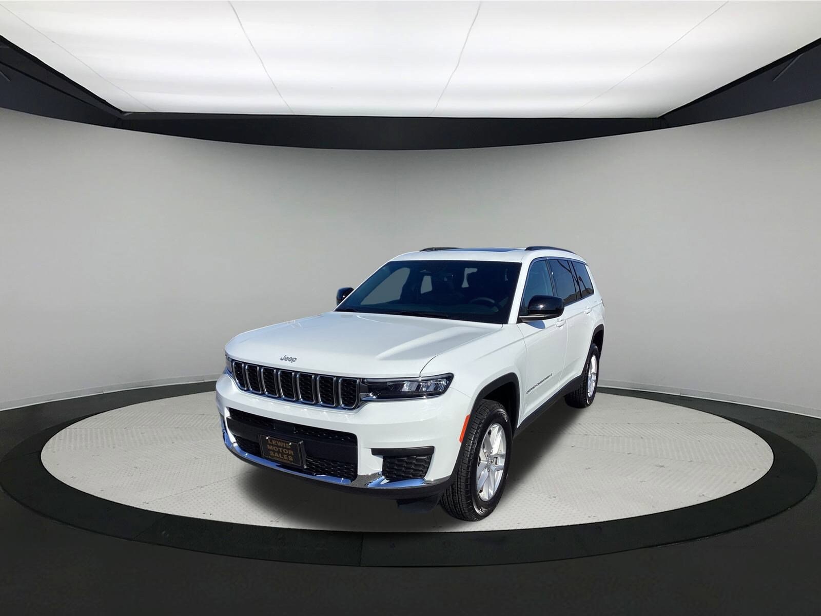 2025 Jeep Grand Cherokee Laredo photo 3