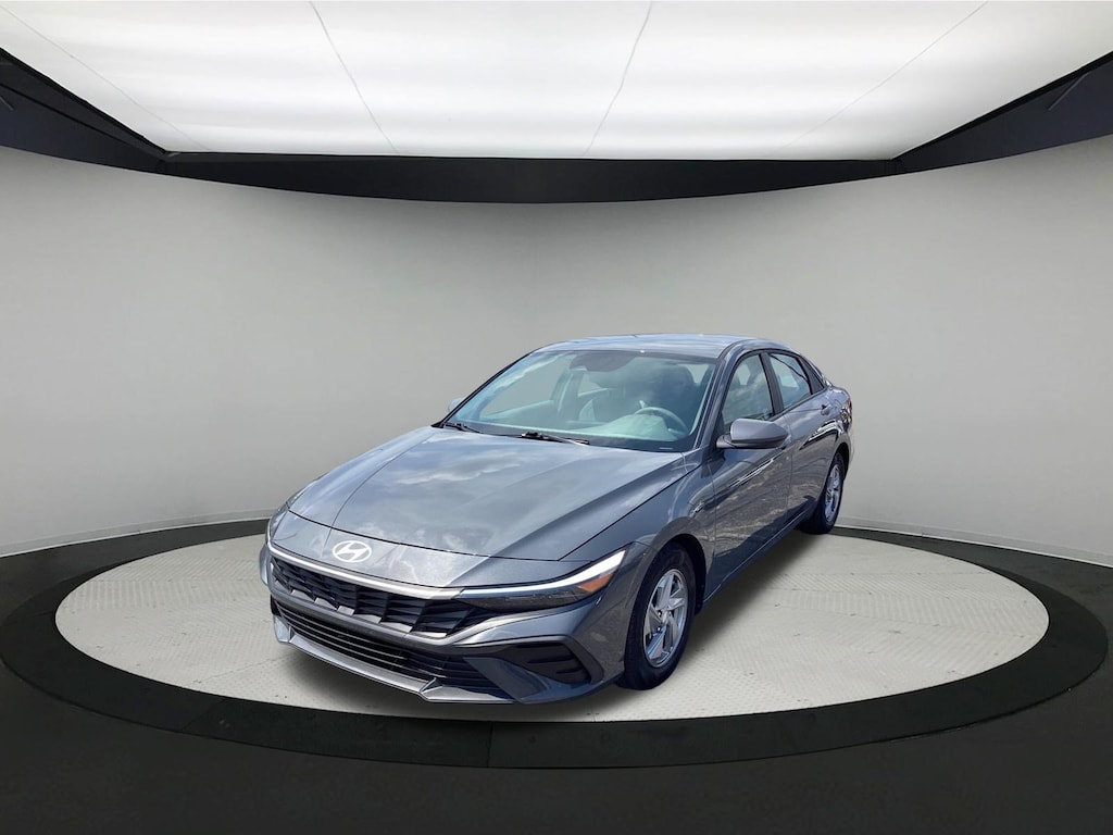 Used 2024 Hyundai Elantra SE Sedan