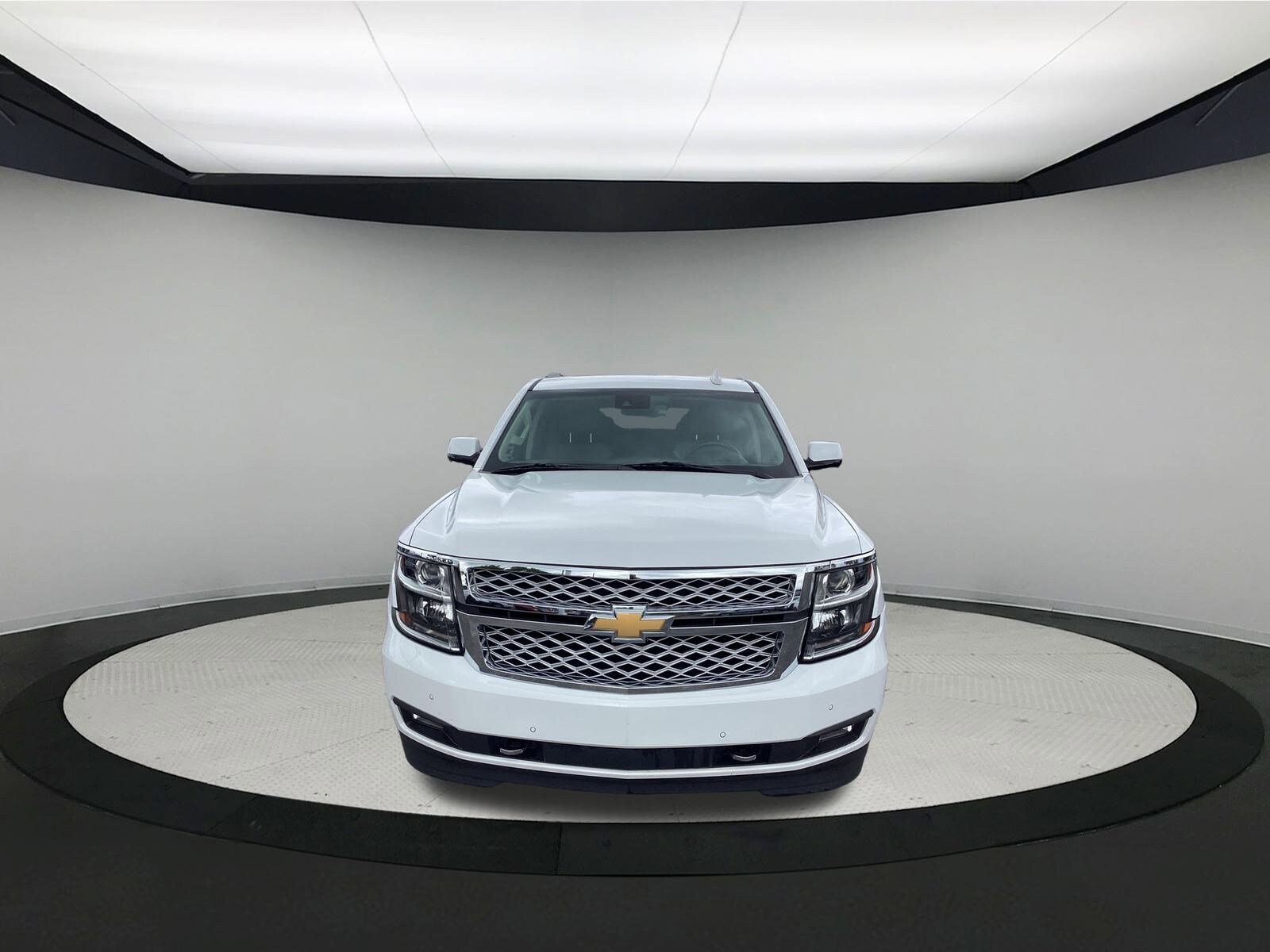 2019 Chevrolet Suburban LT photo 3