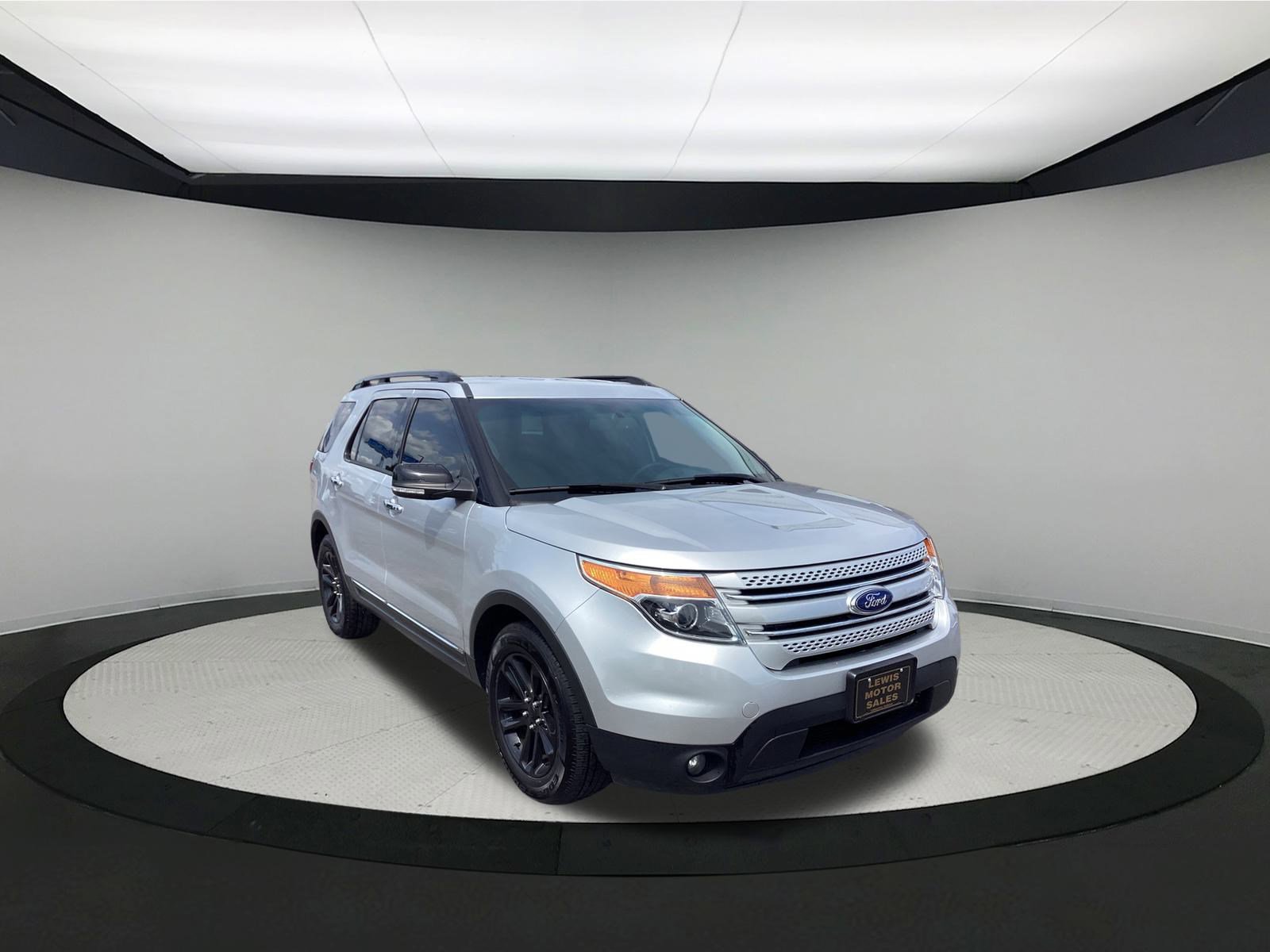 2015 Ford Explorer XLT photo 2