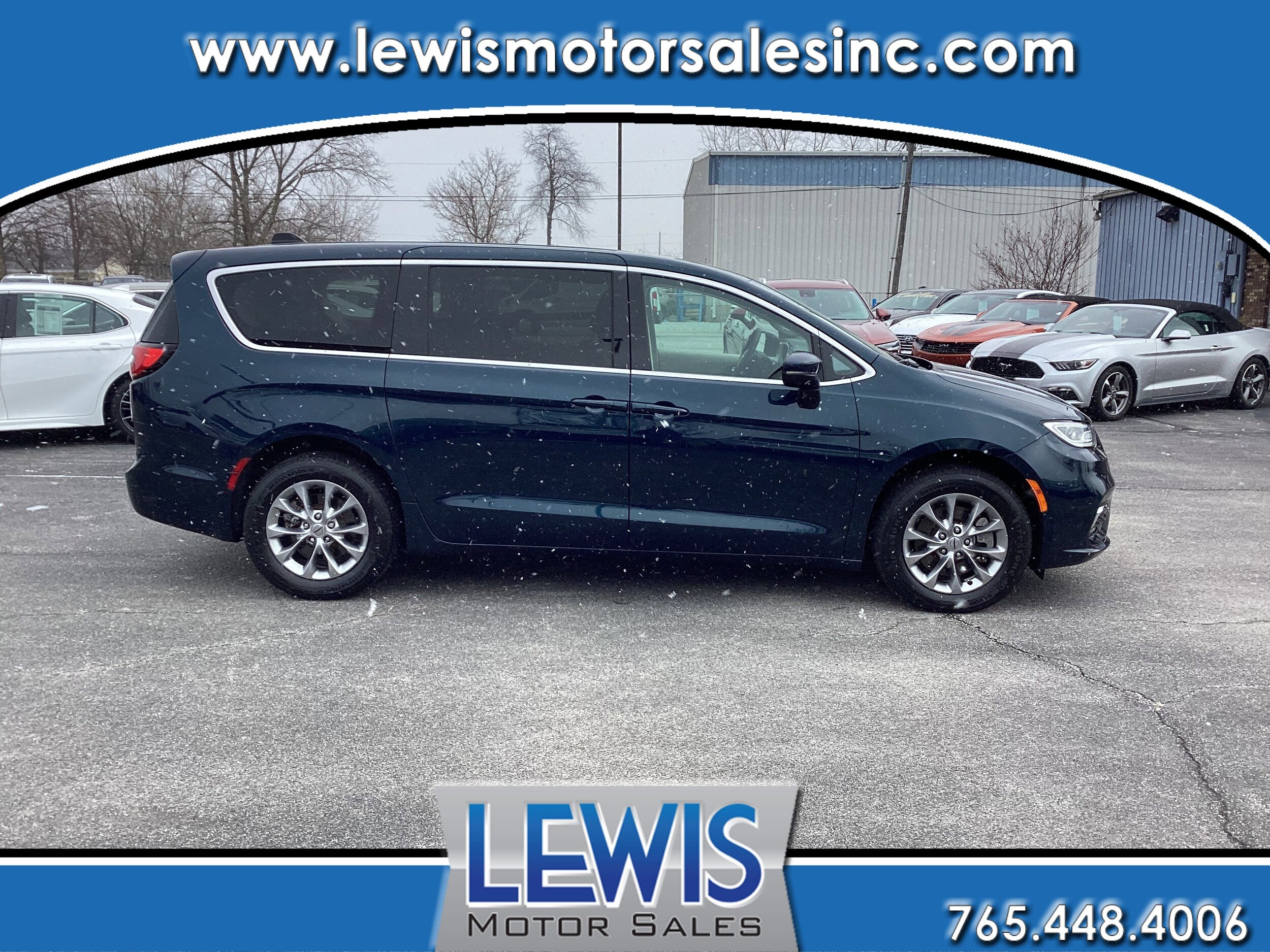 2023 Chrysler Pacifica Touring L's photo