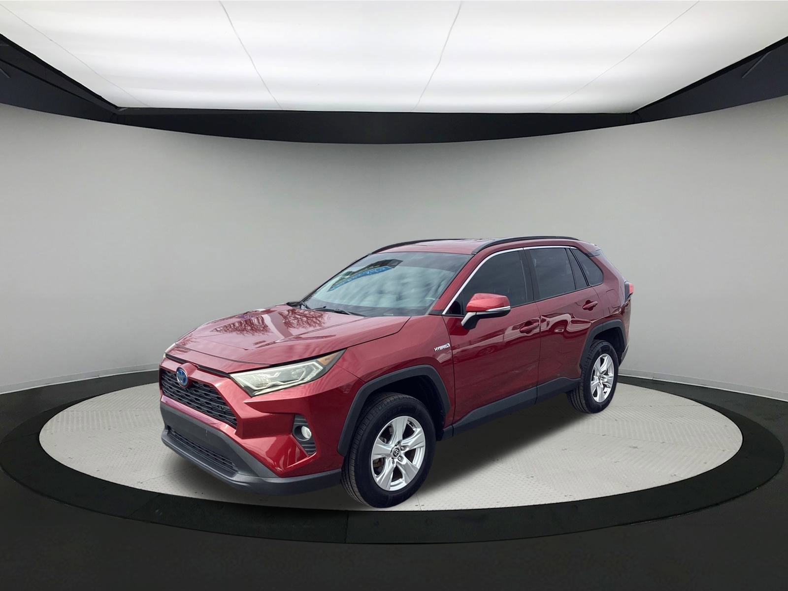 2021 Toyota RAV4 Hybrid XLE photo 2