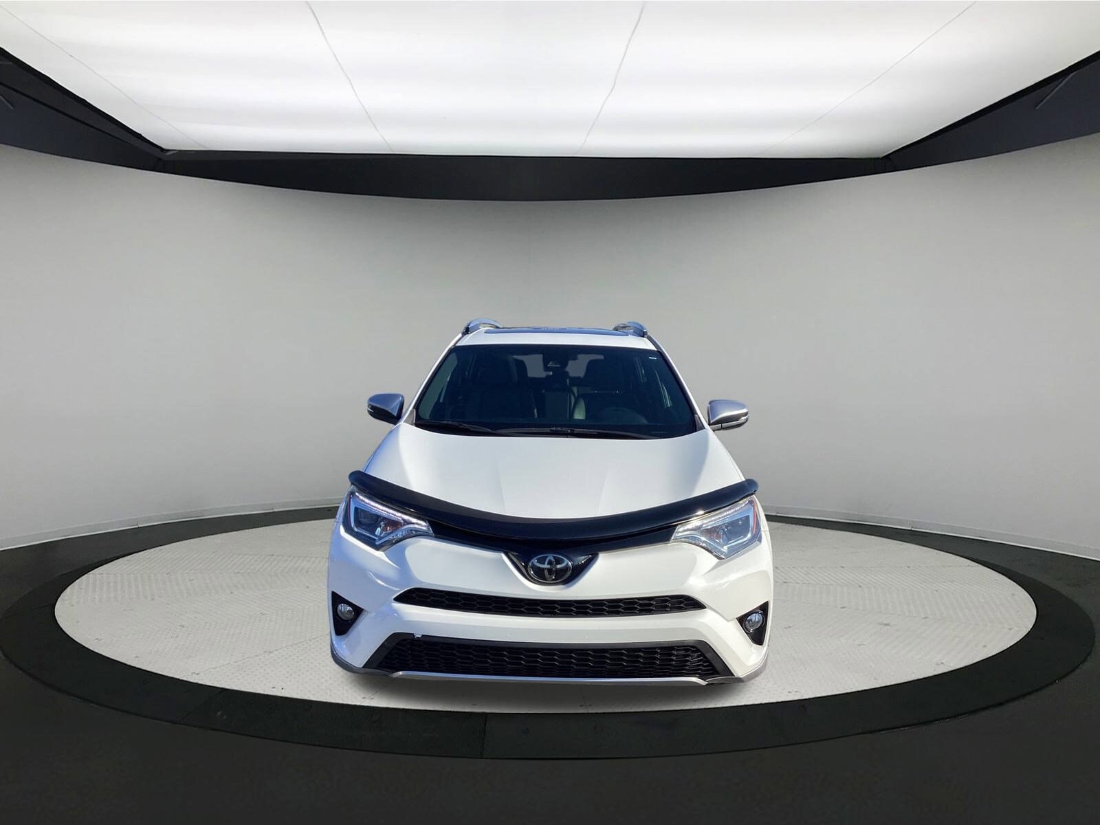 2018 Toyota RAV4 SE photo 2
