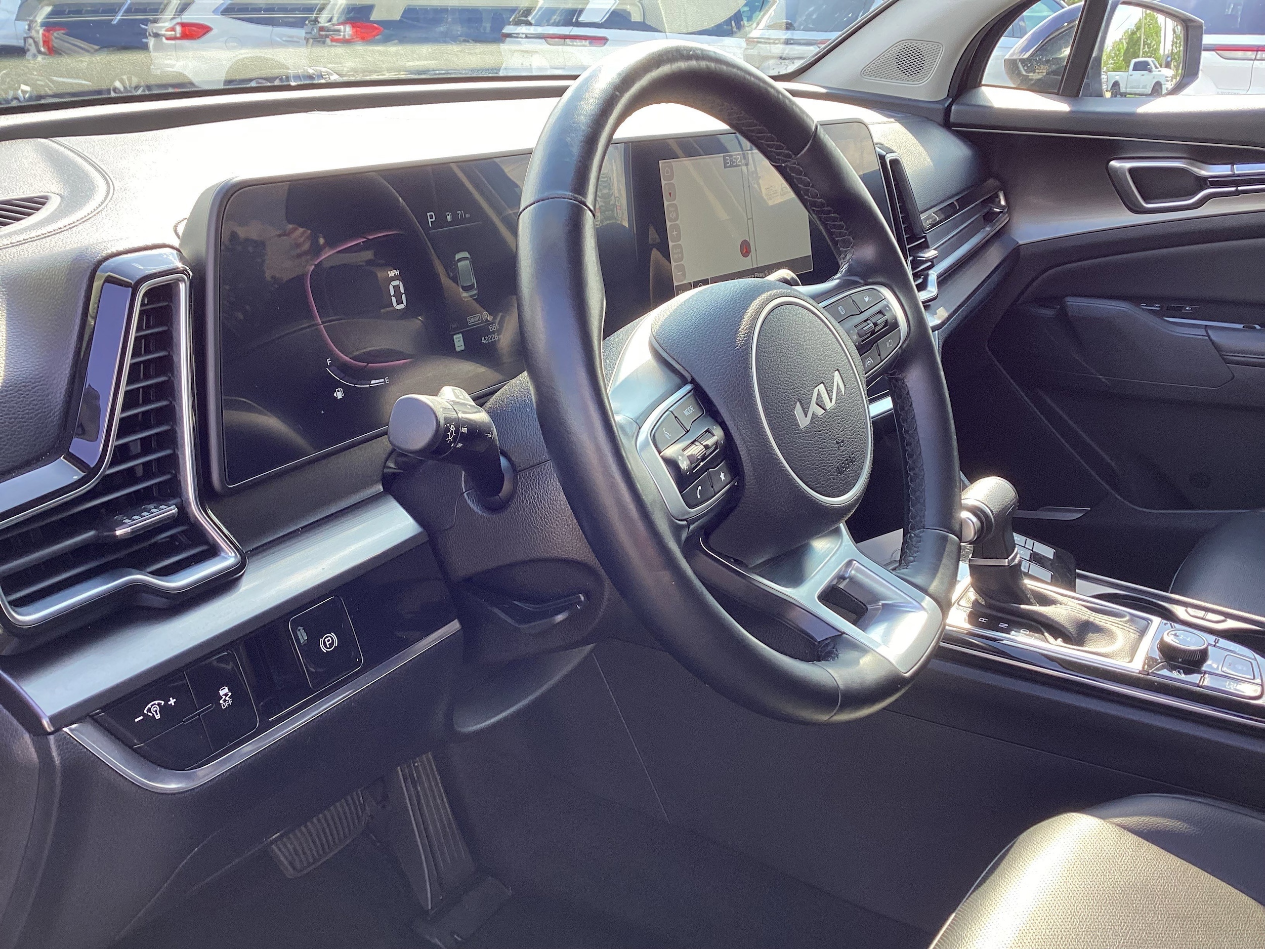 2023 Kia Sportage EX - Photo 11