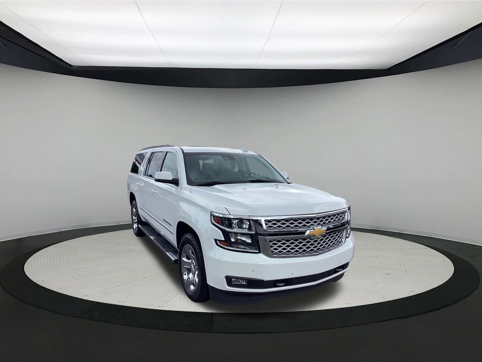 2019 Chevrolet Suburban LT photo 2