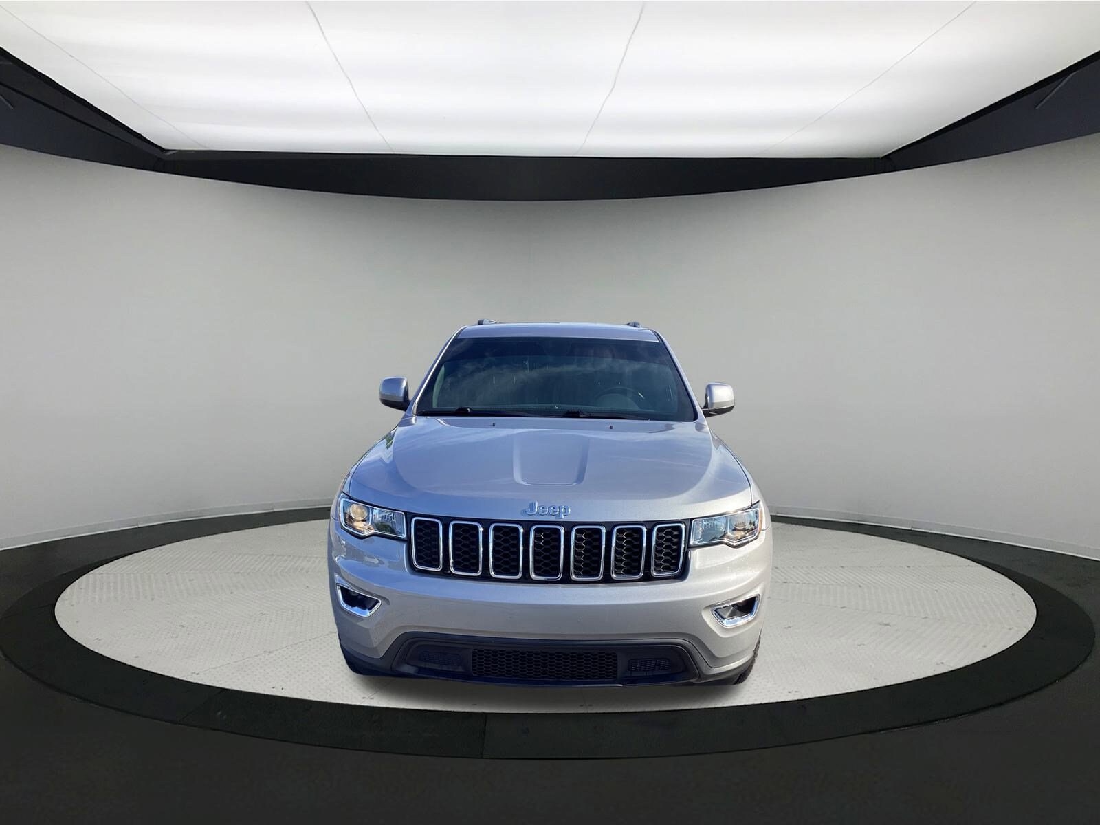 2020 Jeep Grand Cherokee Laredo photo 2