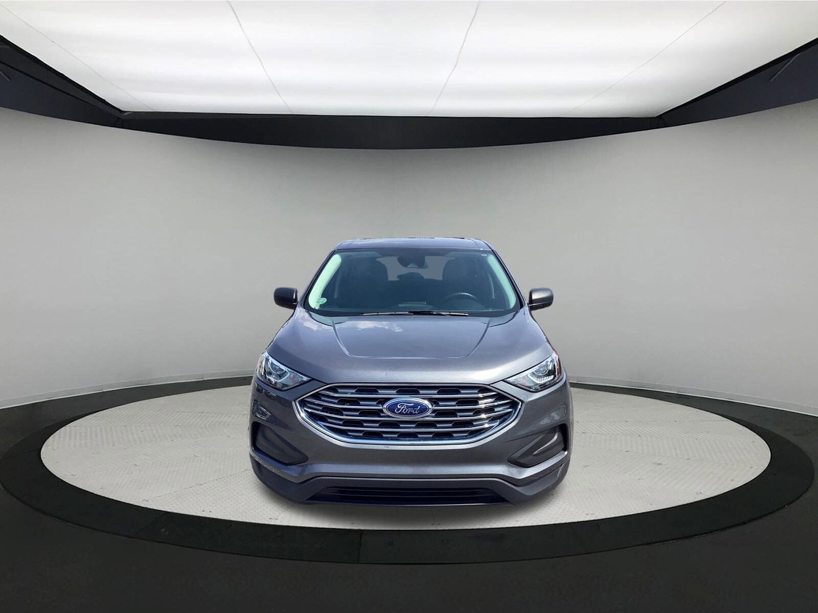 2022 Ford Edge SE photo 3