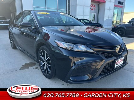 2024 Toyota Camry SE Sedan