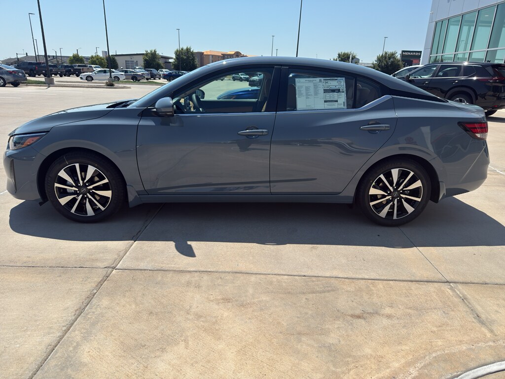 2025 Nissan Sentra SV photo 3