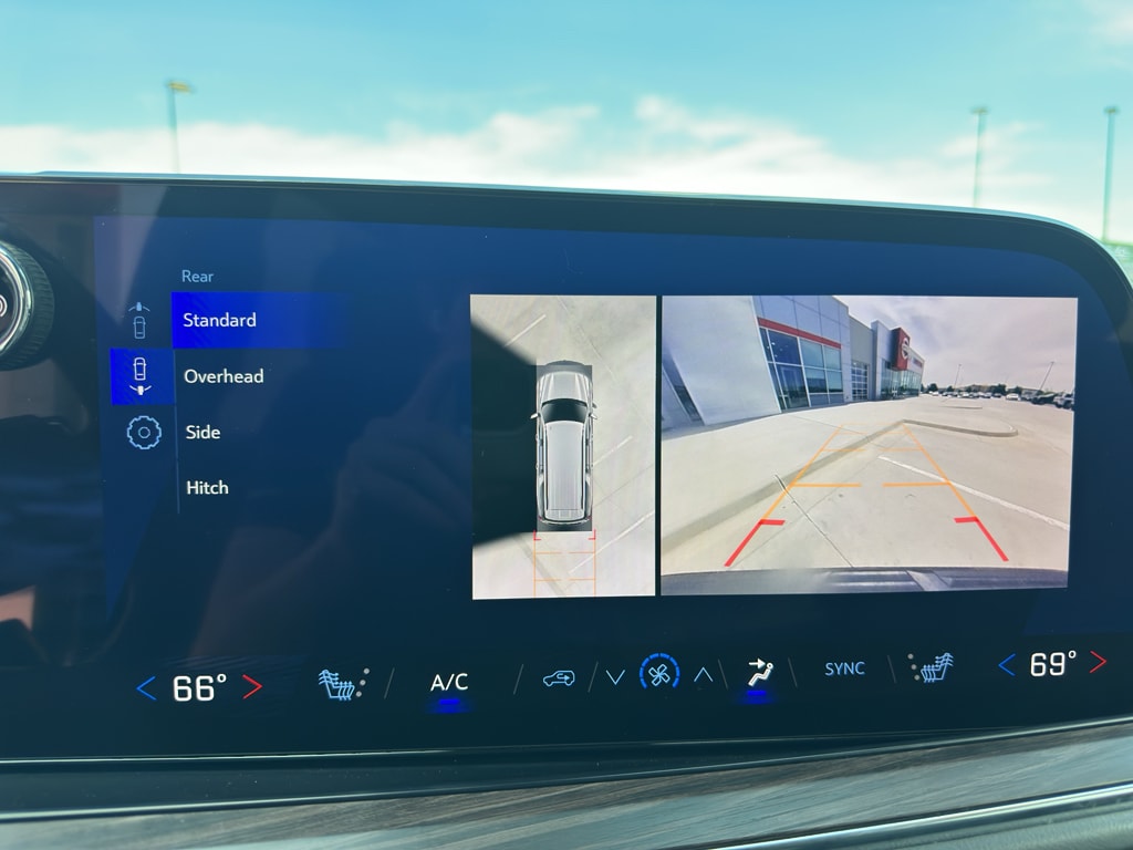 2025 Chevrolet Suburban Z71 - Photo 25