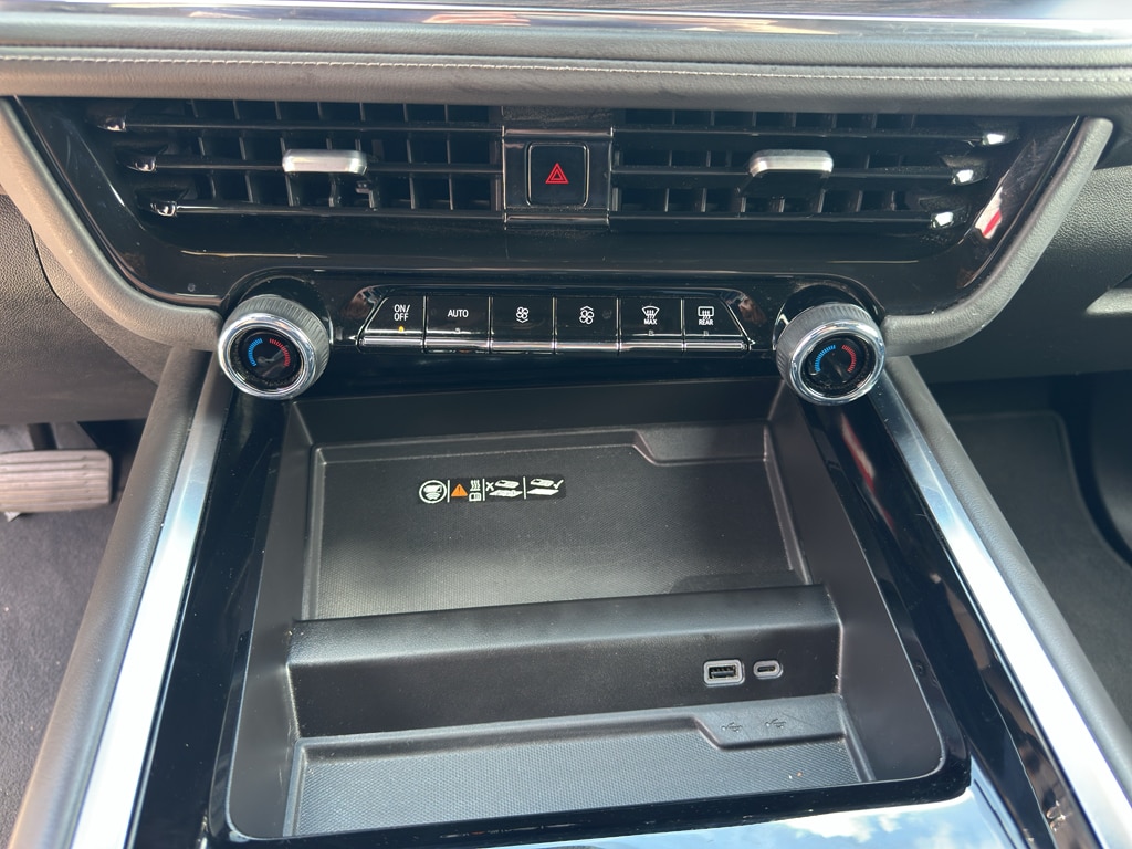 2025 Chevrolet Suburban Z71 - Photo 22
