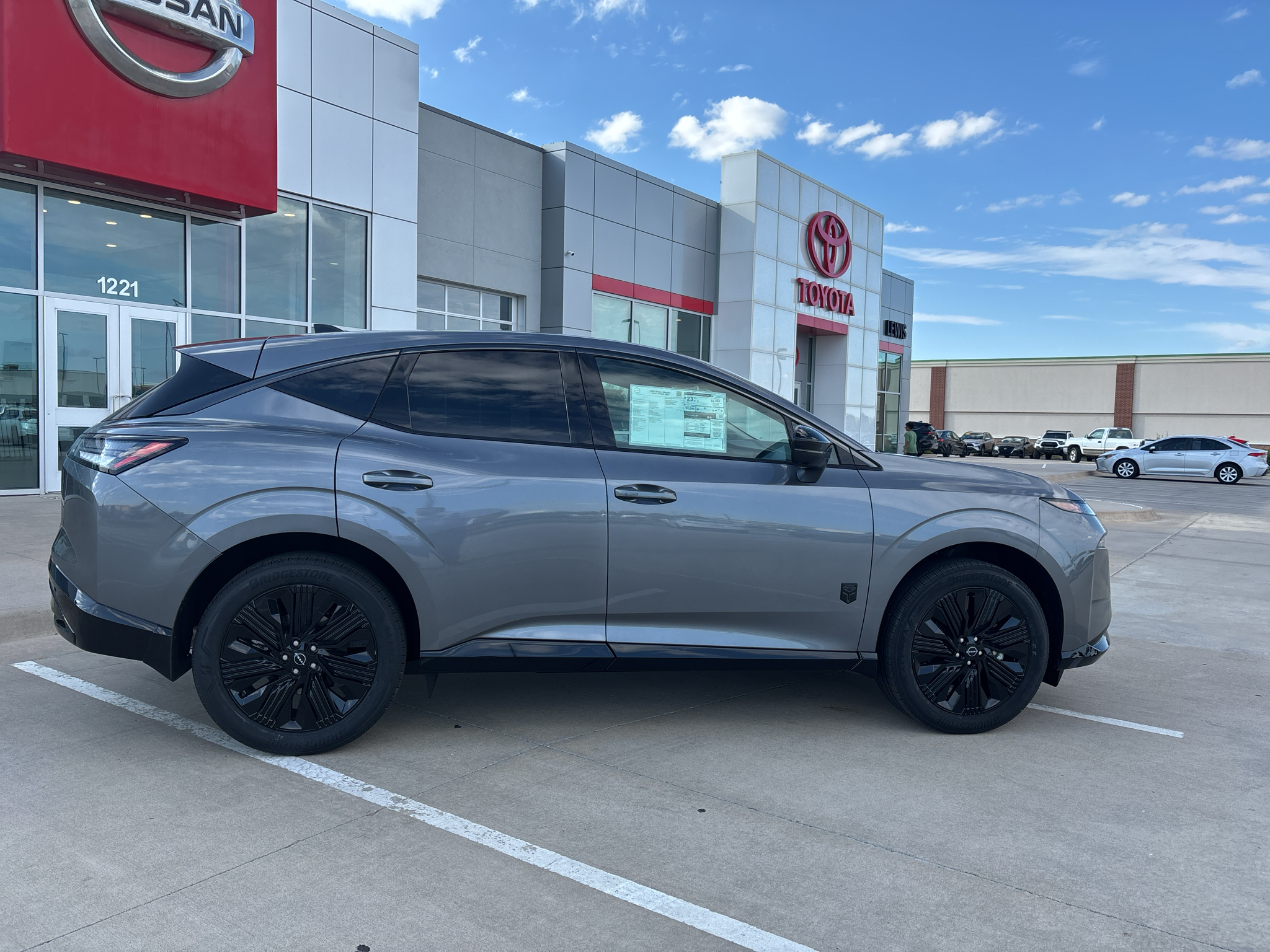 2027 Nissan Murano Dark Armor - Photo 9