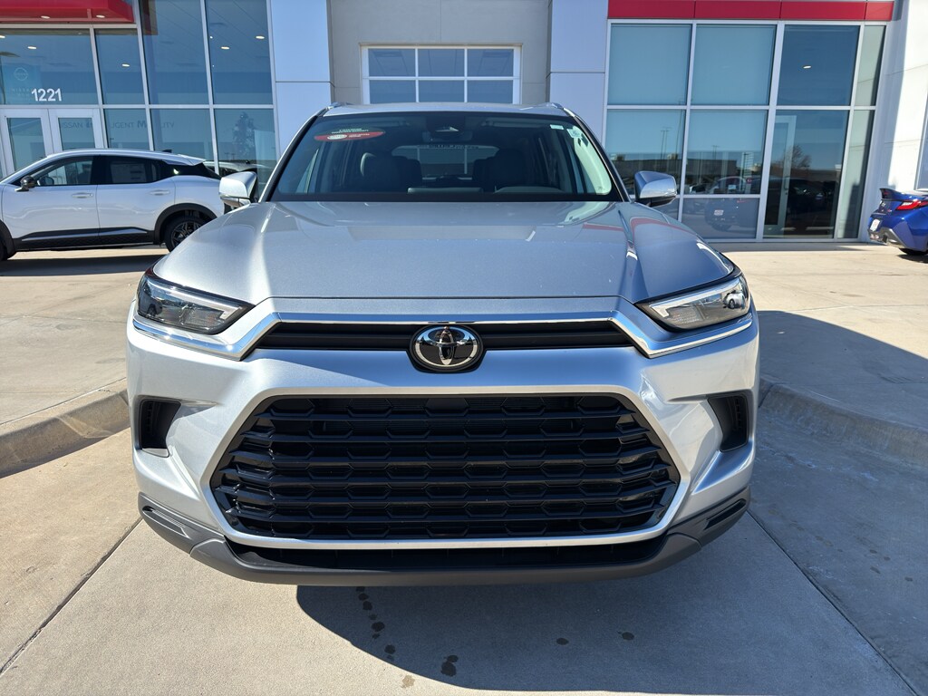 2025 Toyota Grand Highlander XLE photo 2