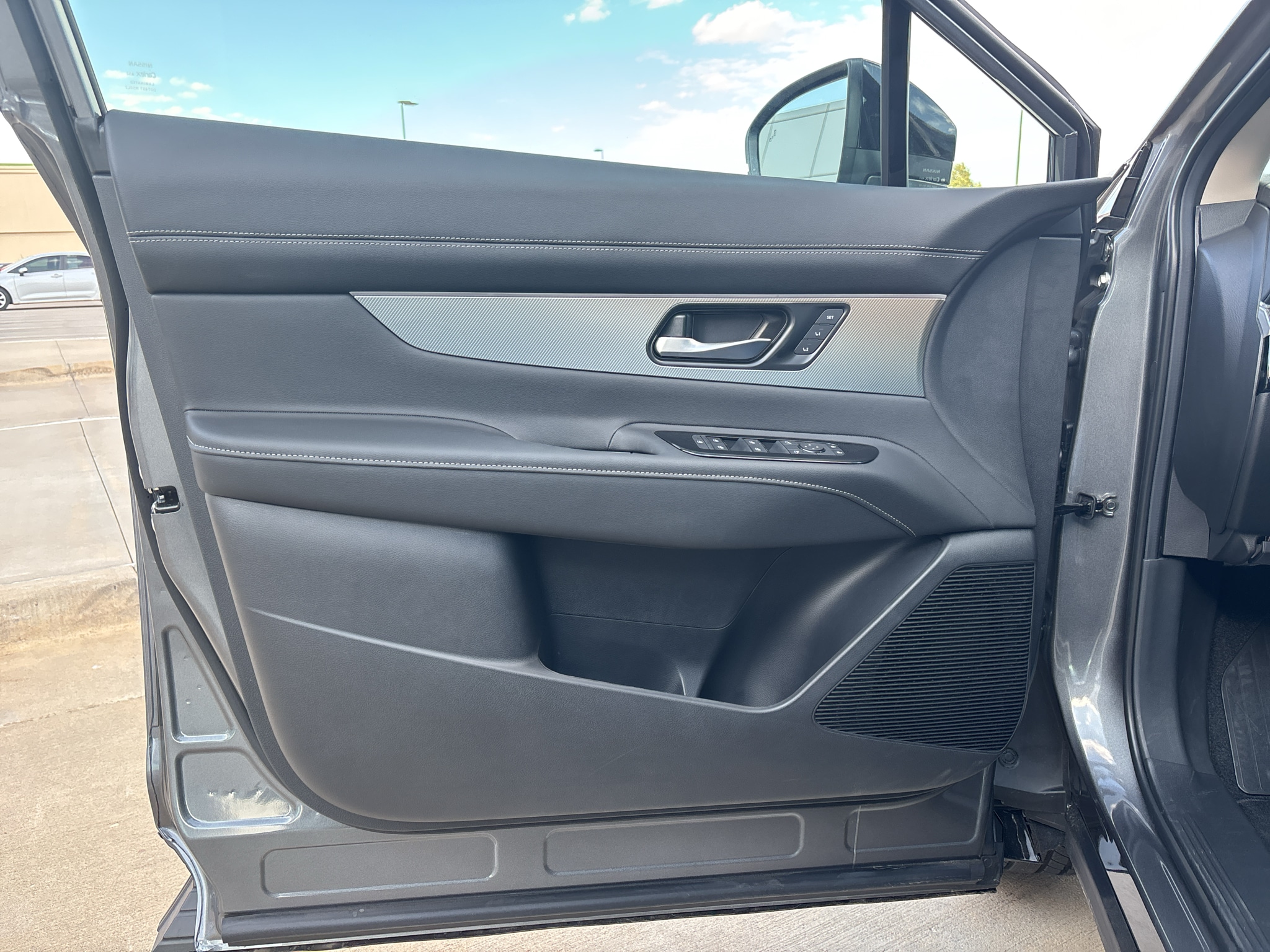 2027 Nissan Murano Dark Armor - Photo 23
