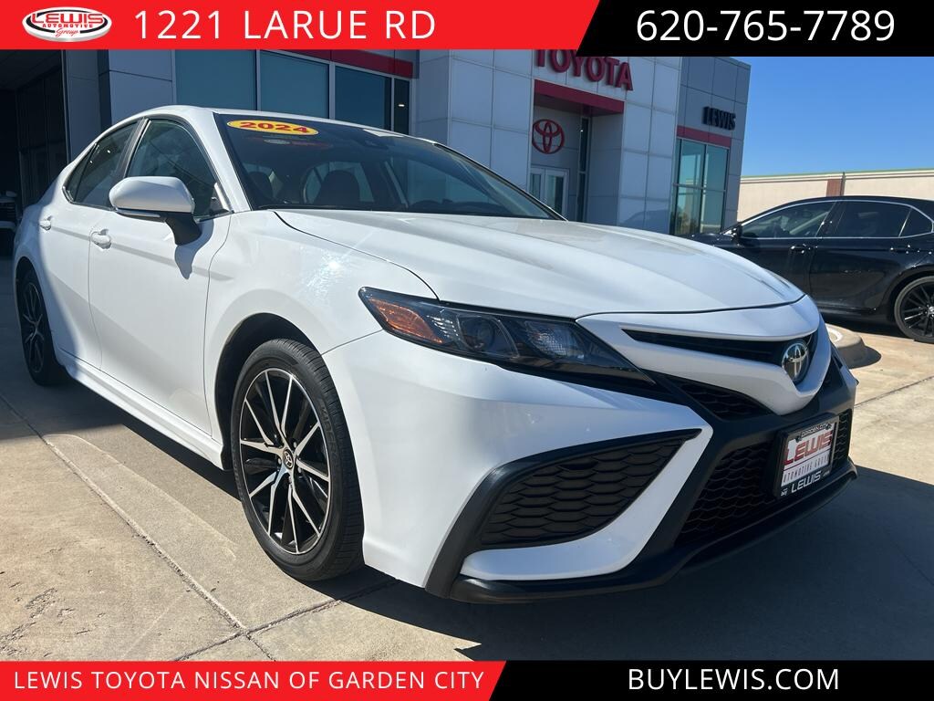 Used 2024 Toyota Camry SE Sedan