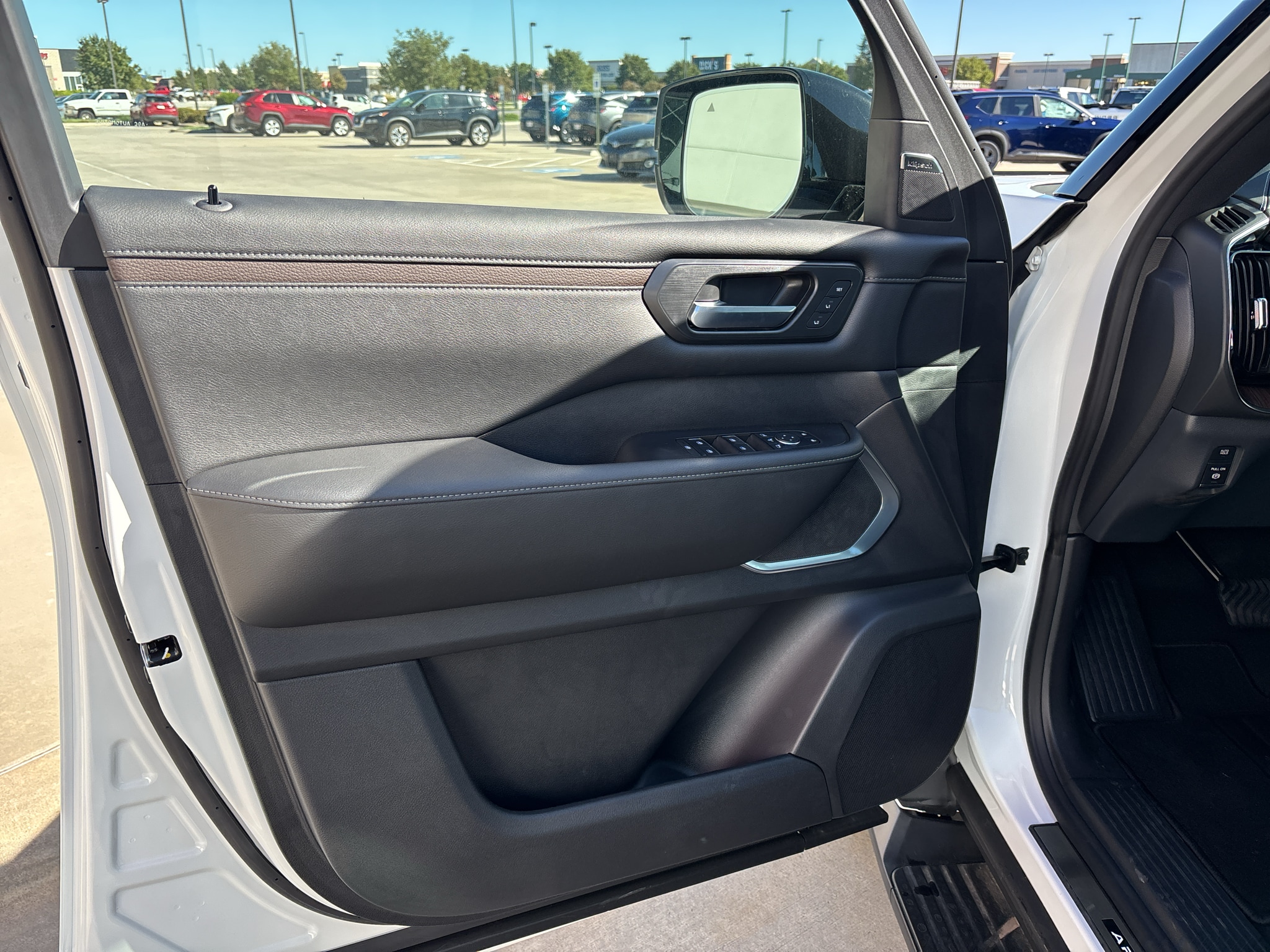 2026 Nissan Armada Platinum - Photo 10