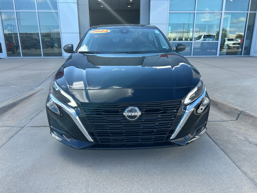 Used 2024 Nissan Altima 2.5 SV Sedan