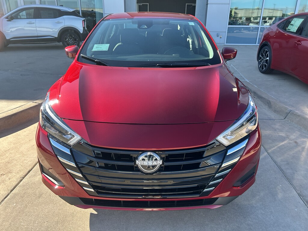 2025 Nissan Versa 1.6 SV photo 2