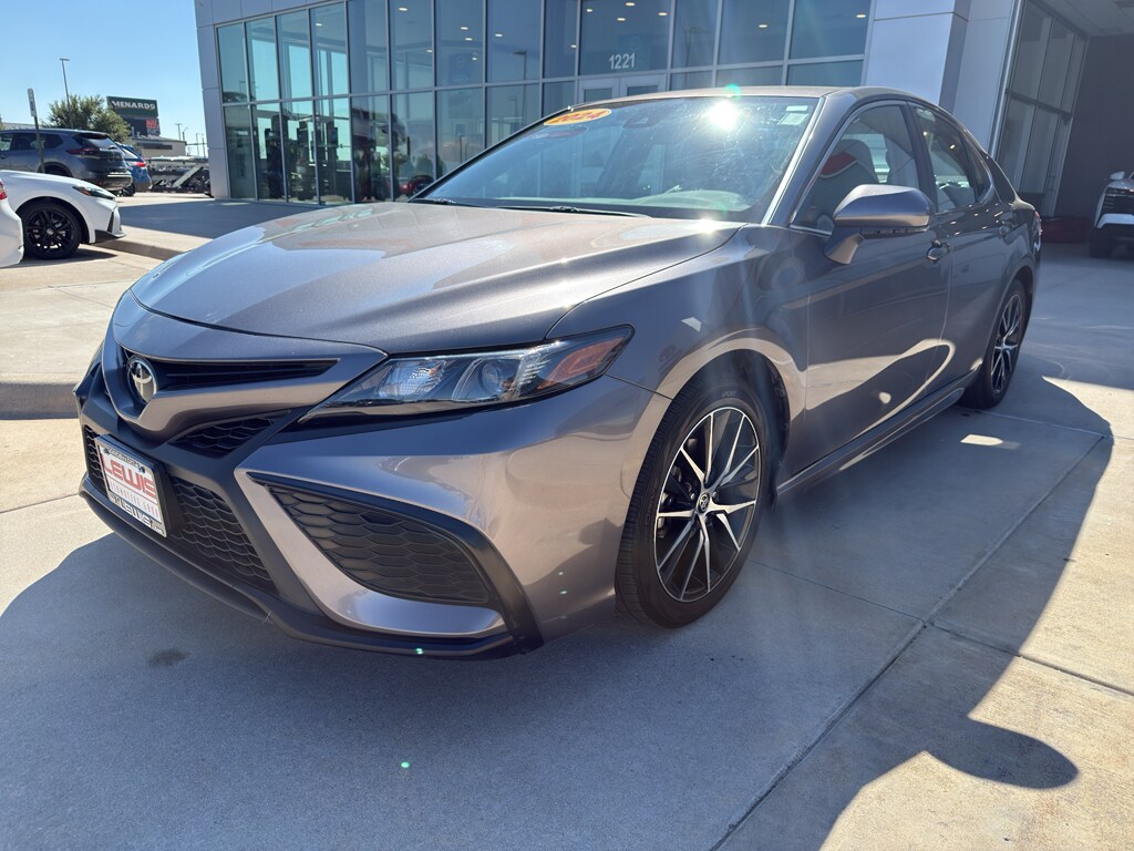 2024 Toyota Camry SE photo 3