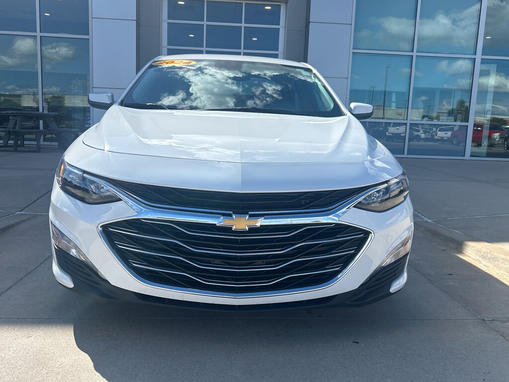 2024 Chevrolet Malibu 1LT photo 2