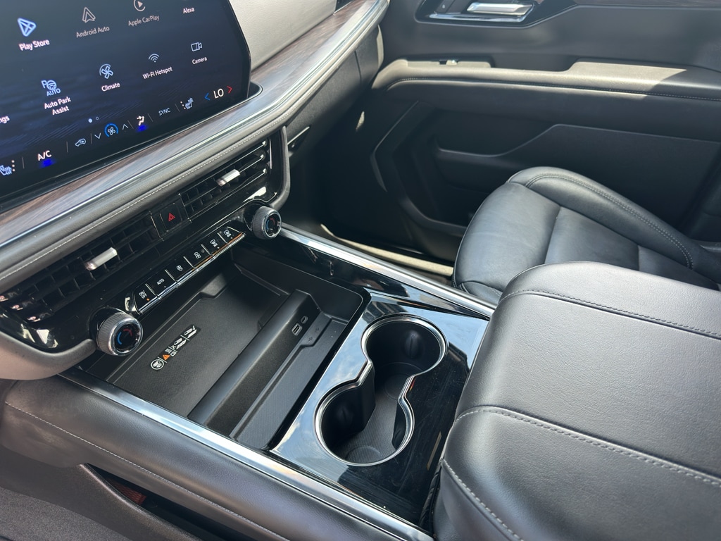 2025 Chevrolet Suburban Z71 - Photo 21