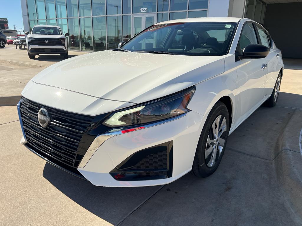2025 Nissan Altima S photo 3