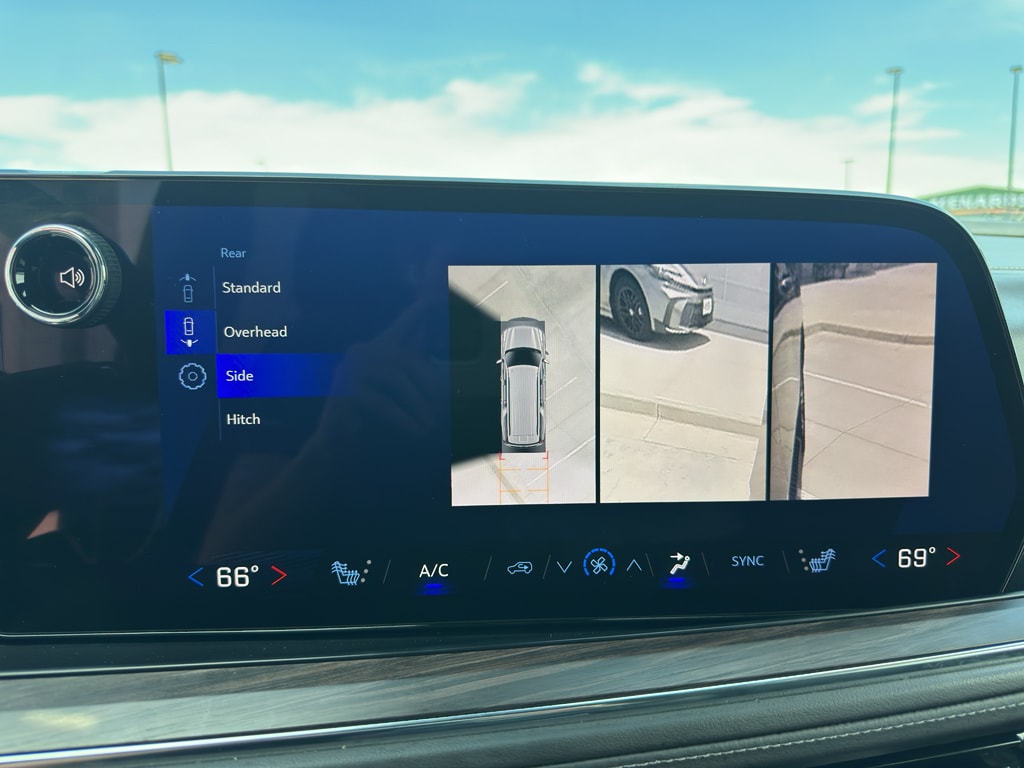 2025 Chevrolet Suburban Z71 - Photo 27