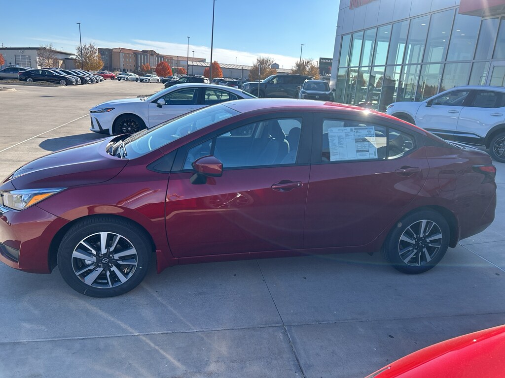 2025 Nissan Versa 1.6 SV photo 4