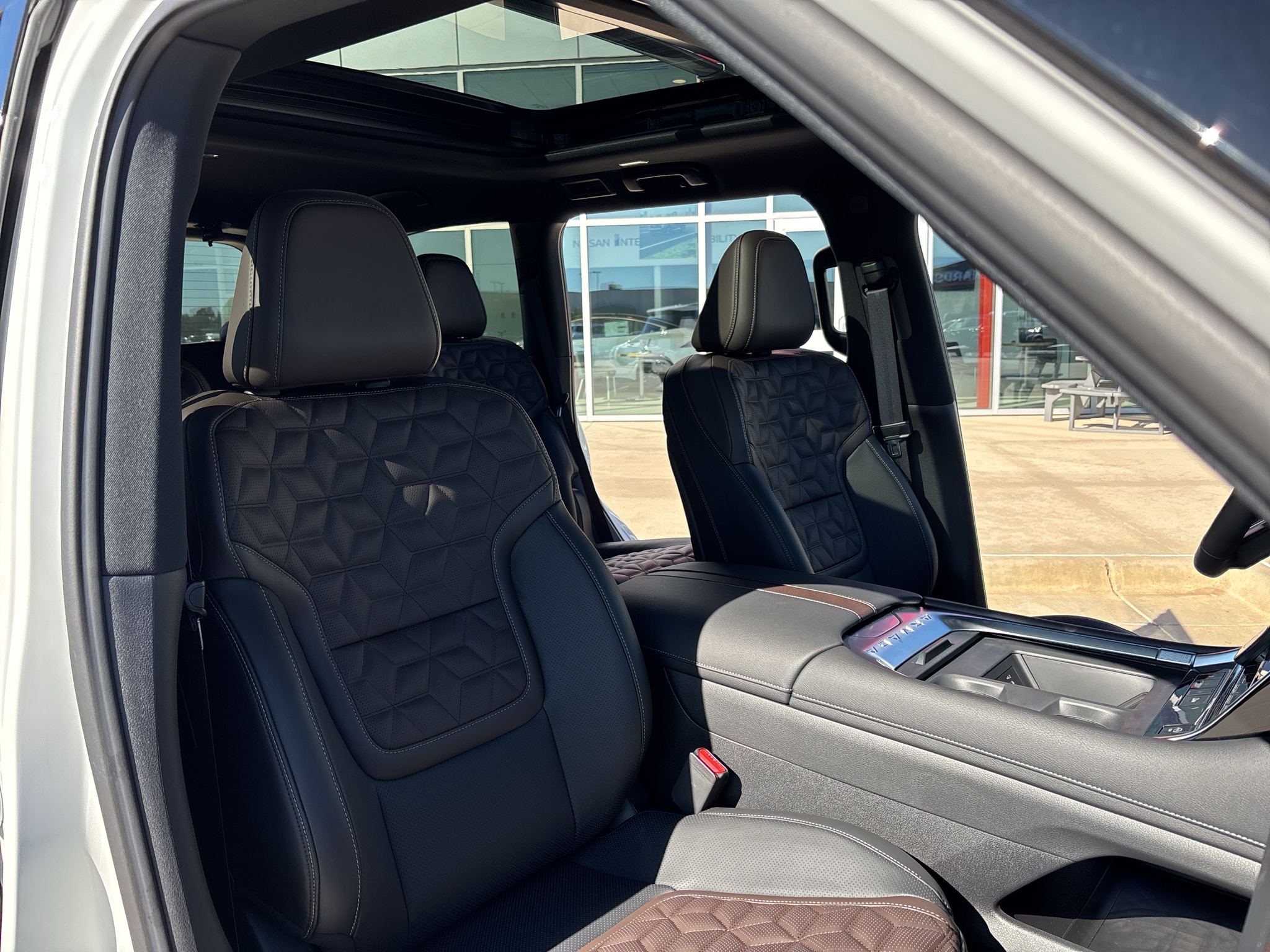 2026 Nissan Armada Platinum - Photo 27