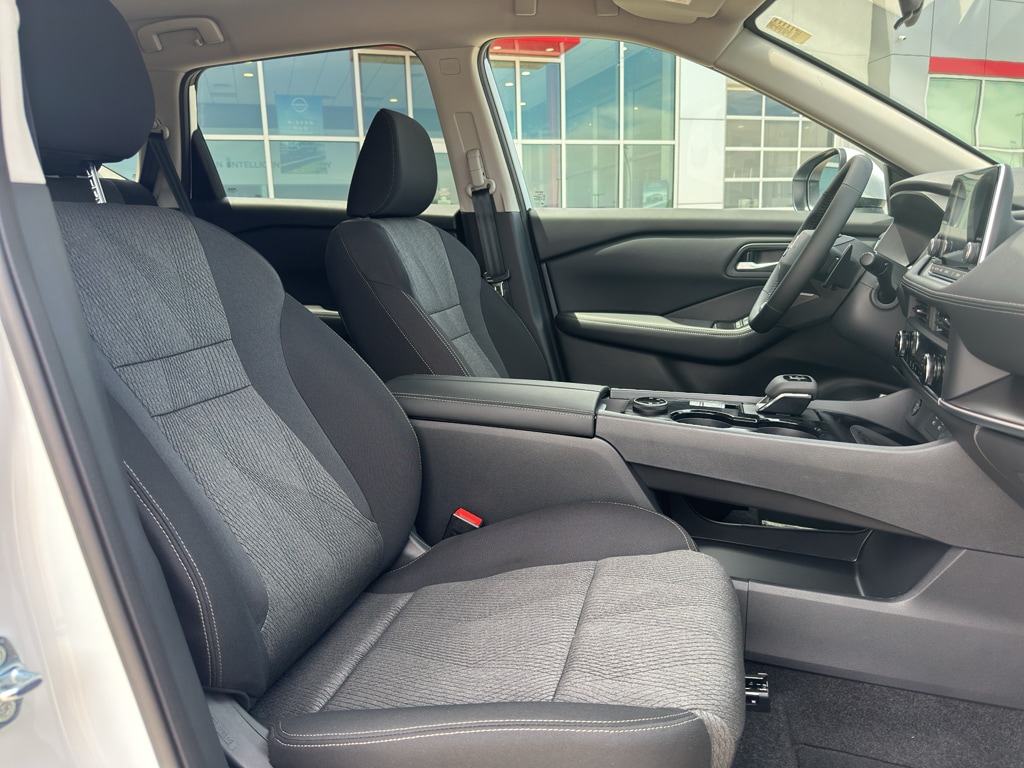 2026 Nissan Rogue SV - Photo 9