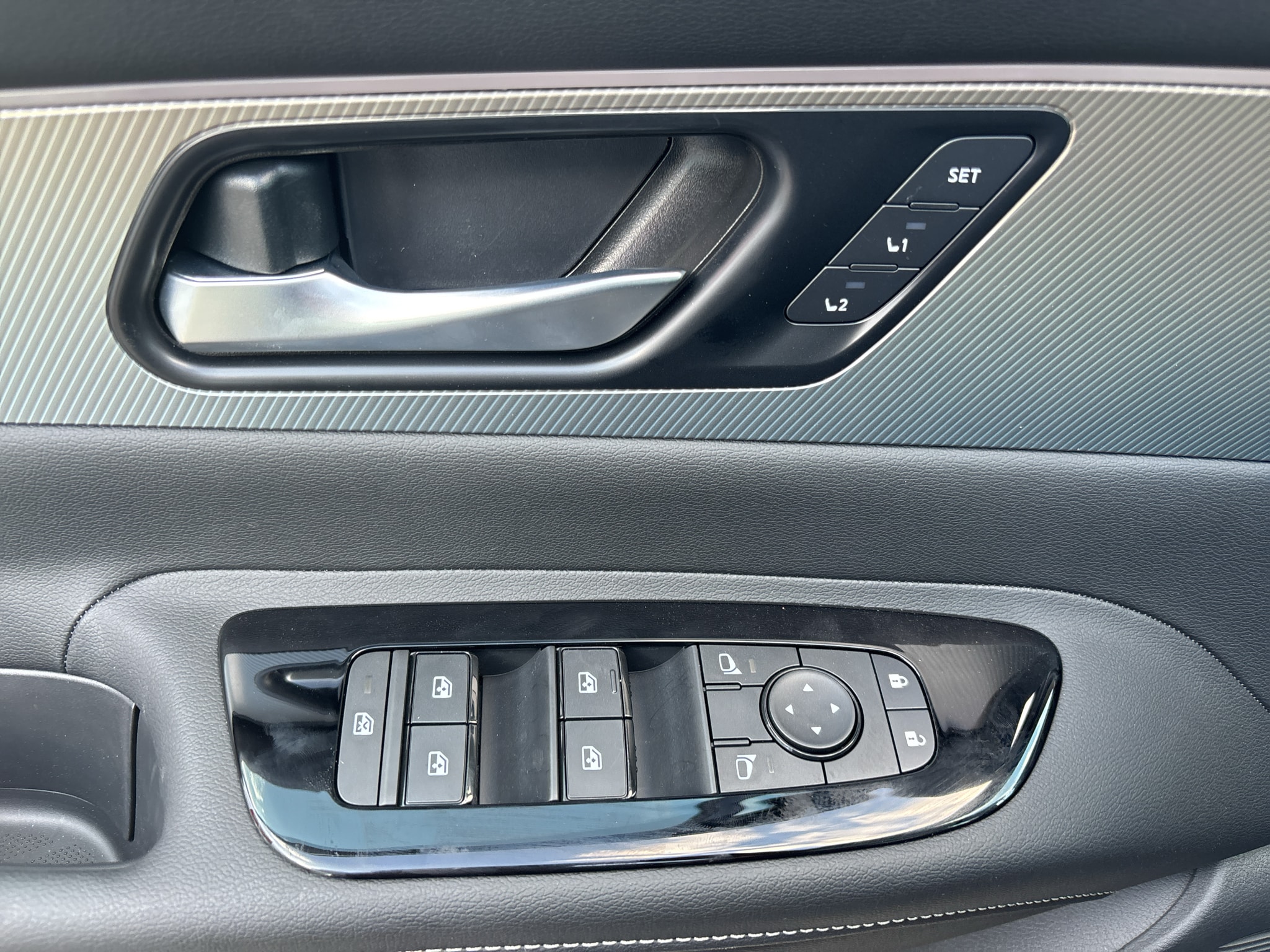2027 Nissan Murano Dark Armor - Photo 29