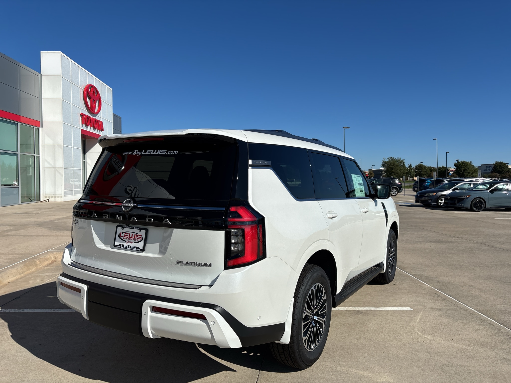 2026 Nissan Armada Platinum - Photo 6