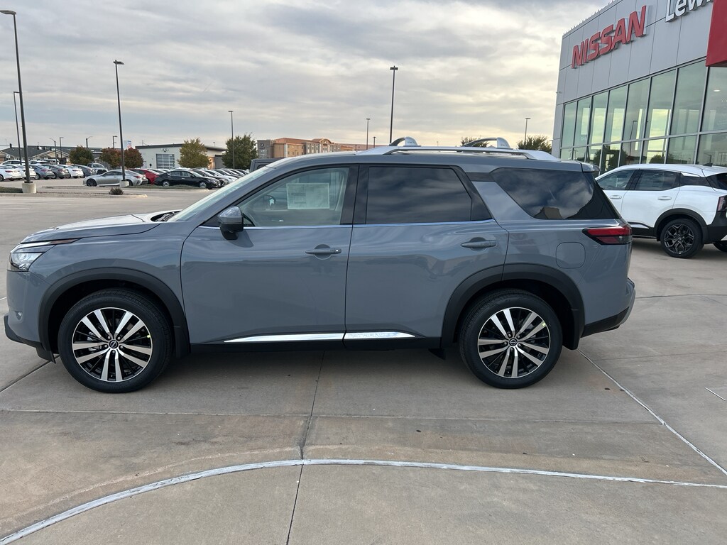 2025 Nissan Pathfinder Platinum photo 4
