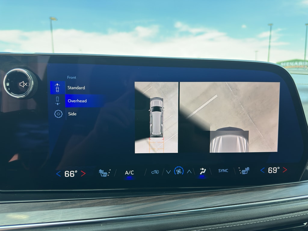 2025 Chevrolet Suburban Z71 - Photo 30