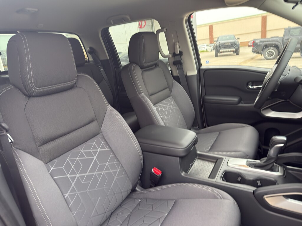 2025 Nissan Frontier SV - Photo 6