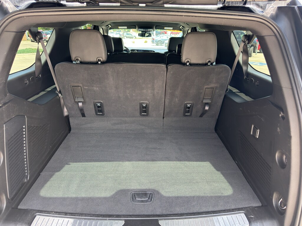 2025 Chevrolet Suburban Z71 - Photo 10