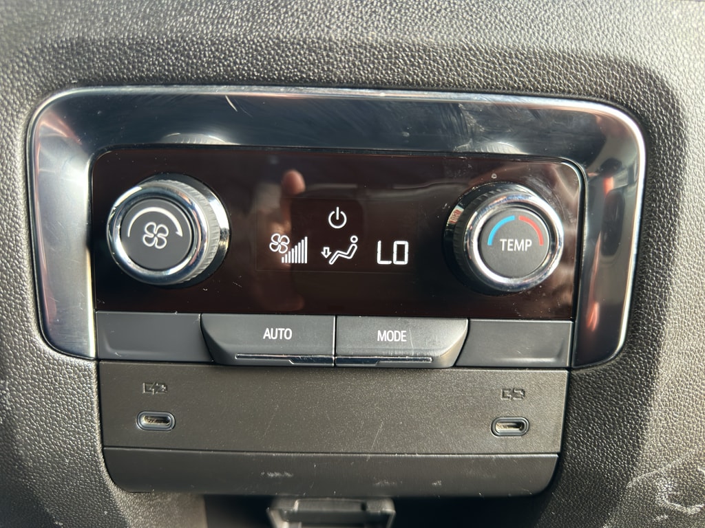 2025 Chevrolet Suburban Z71 - Photo 6