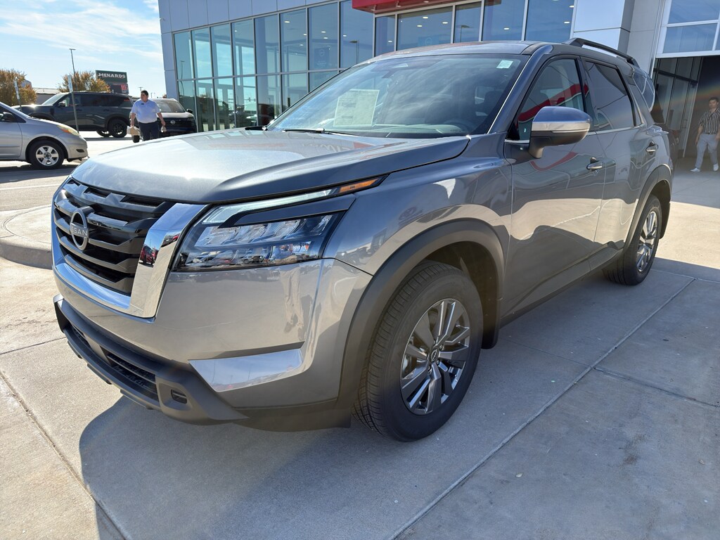 2025 Nissan Pathfinder SV photo 2