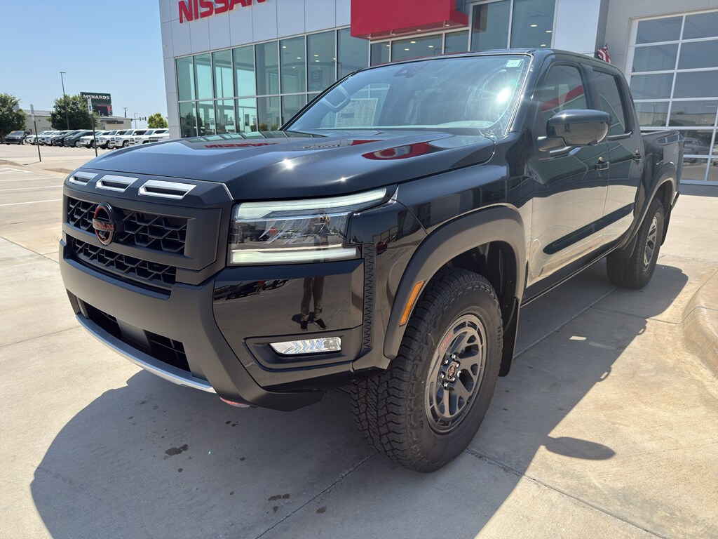 2025 Nissan Frontier PRO-4X photo 3