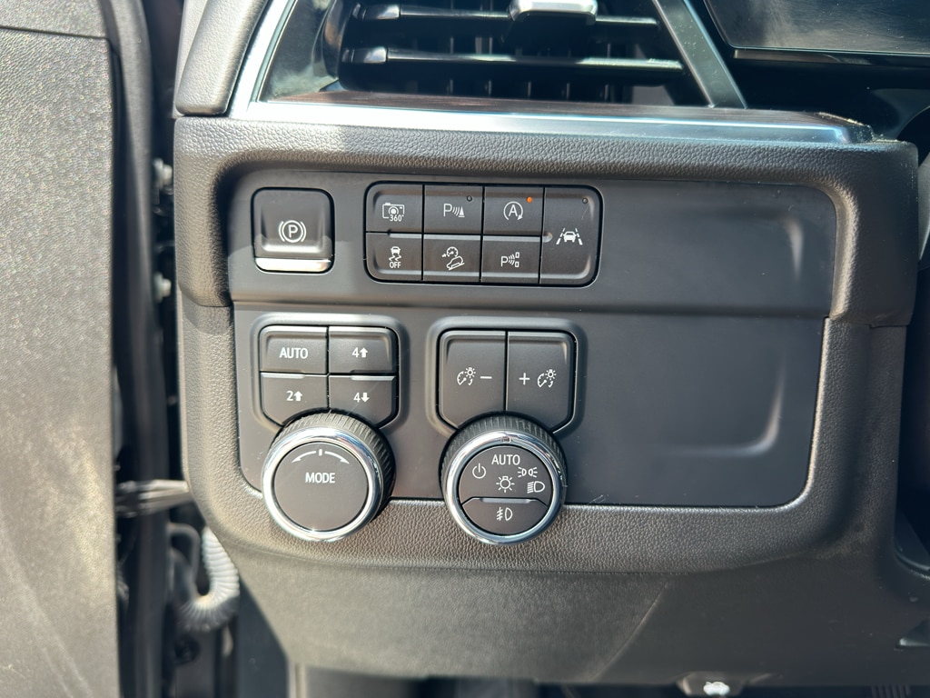2025 Chevrolet Suburban Z71 - Photo 19