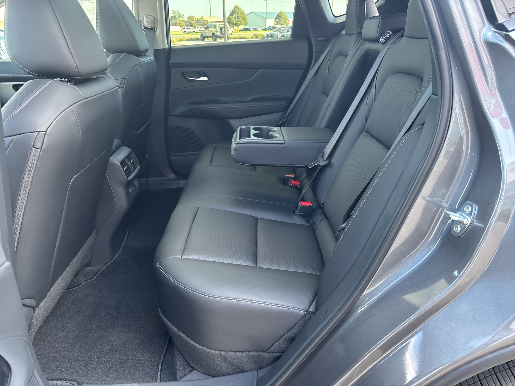 2027 Nissan Murano Dark Armor - Photo 24