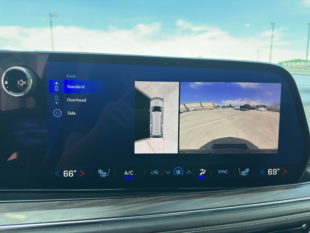 2025 Chevrolet Suburban Z71 - Photo 29